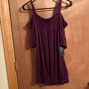 Adorable Rhapsody brand new cold shoulder top.